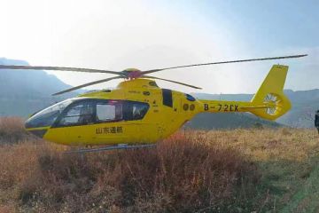 一線風采丨山東通航EC135直升機為墜崖人員開辟空中救援通道